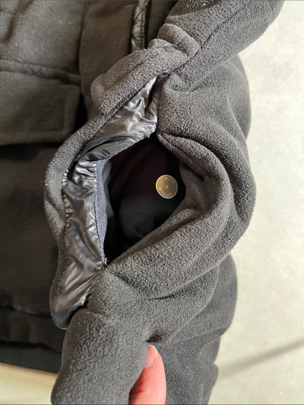 Lululemon Miracle Jacket black removable hood
Size 6 - Picture 12 of 14